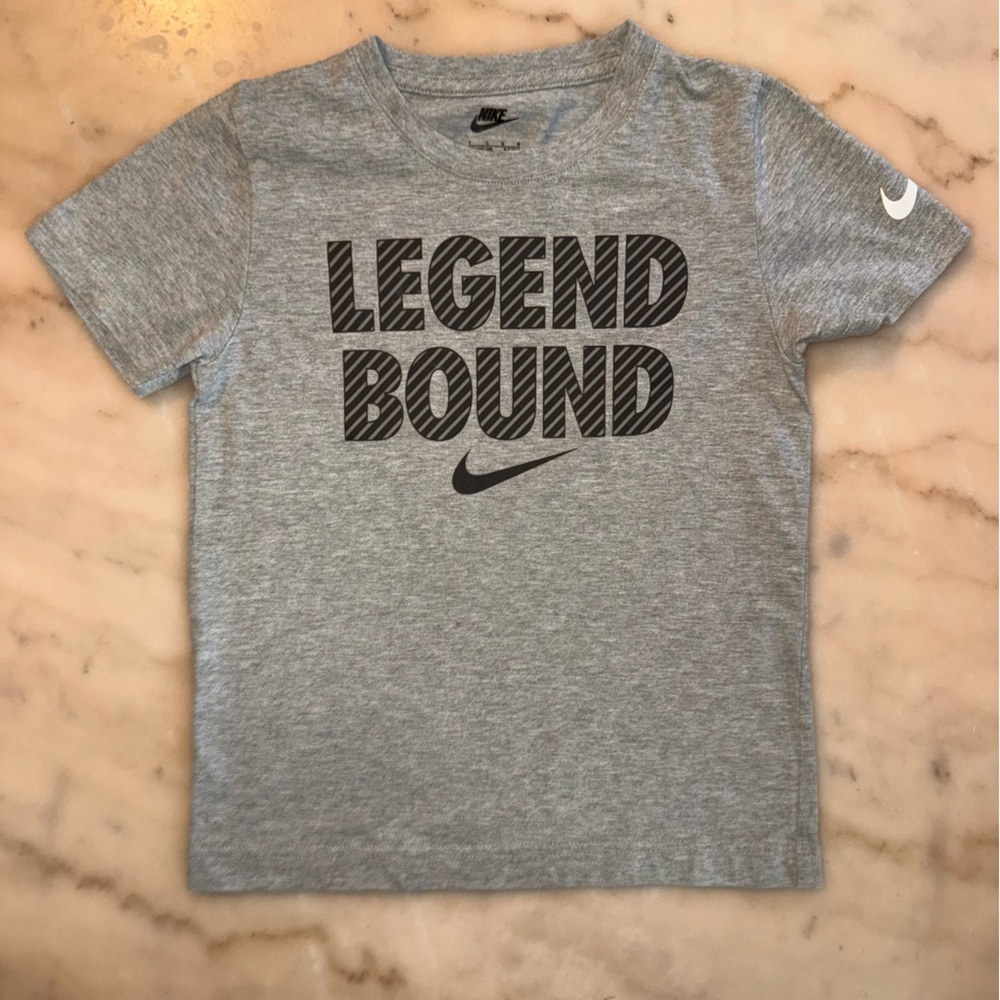 Boys Nike Gray short sleeve with black shorts size 7 Large - Picture 6 of 9